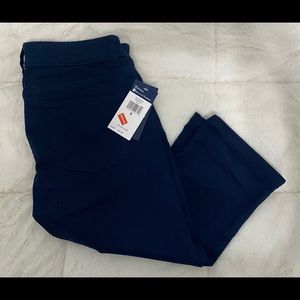 CHAPS navy Sz 8 cotton capris.  NWT